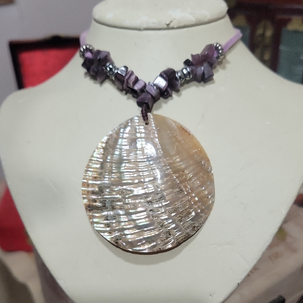 Vintage Shell Pendant Necklace
